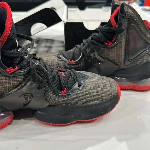 Nike LeBron 19 EP 'Bred' DC9340-001 - Picture 4 of 9